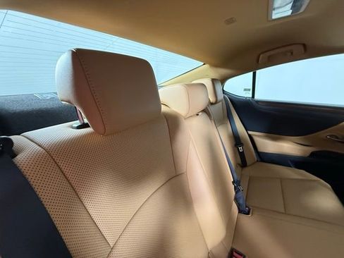 Used 2025 Lexus ES 300h 300h image 29
