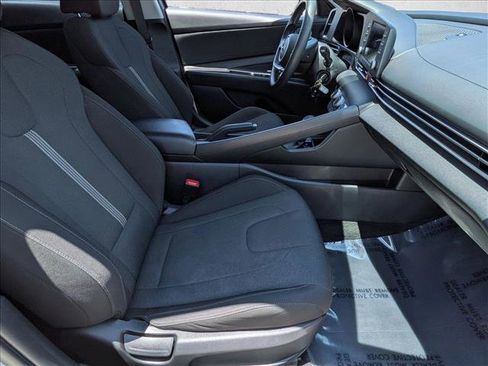 Used 2022 Hyundai Elantra SE FWD image 20