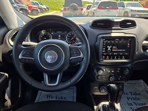 Used 2022 Jeep Renegade Latitude AWD/4WD image 18