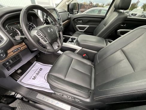 Used 2020 Nissan Titan SL w/ Moonroof Package image 33