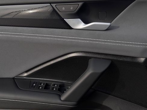 New 2026 Volkswagen Tiguan SE R-Line FWD image 24