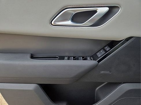 Used 2025 Land Rover Range Rover Velar Dynamic SE image 22