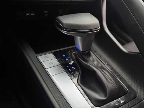 Used 2025 Hyundai Elantra SE FWD image 19