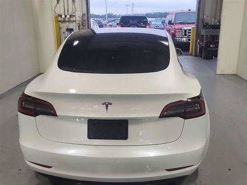 Used 2023 Tesla Model 3 Standard Range RWD image 9