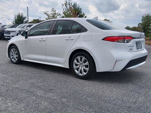 Used 2020 Toyota Corolla LE FWD image 5