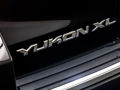 Used 2020 GMC Yukon XL Denali w/ Denali Premium Package image 9