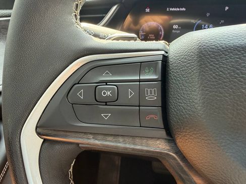 Used 2023 Jeep Grand Cherokee Limited AWD/4WD image 18