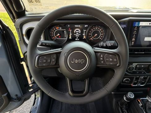 Used 2025 Jeep Wrangler Unlimited Sport AWD/4WD image 18