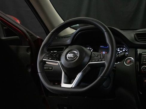 Used 2020 Nissan Rogue SV image 14