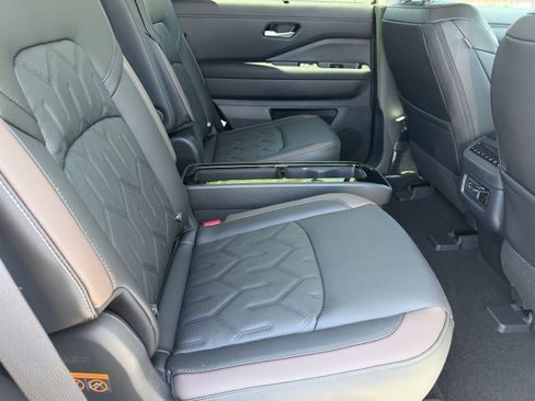 New 2026 Nissan Pathfinder Platinum AWD/4WD image 13