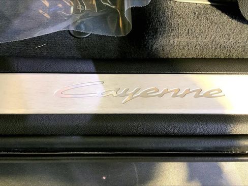 Used 2025 Porsche Cayenne image 19