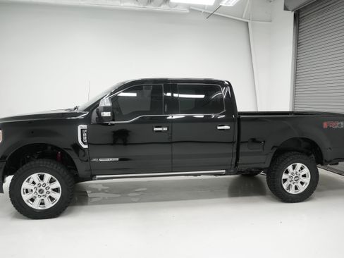 Used 2017 Ford F250 Platinum w/ FX4 Off-Road Package AWD/4WD image 5