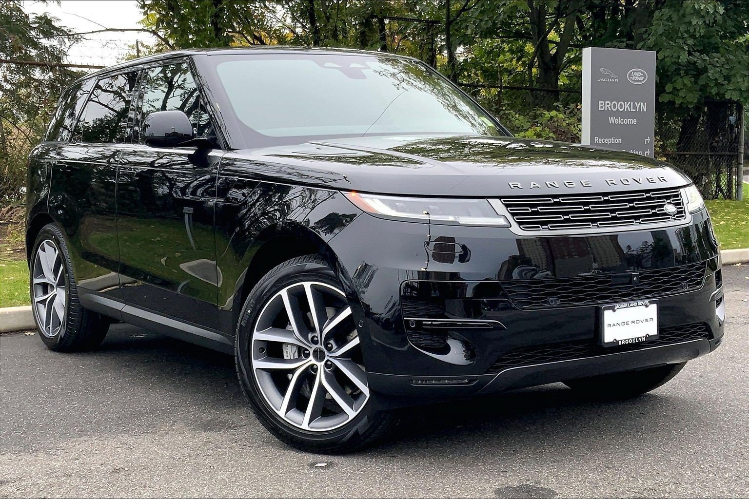 New 2027 Land Rover Range Rover Sport SE AWD/4WD image 2