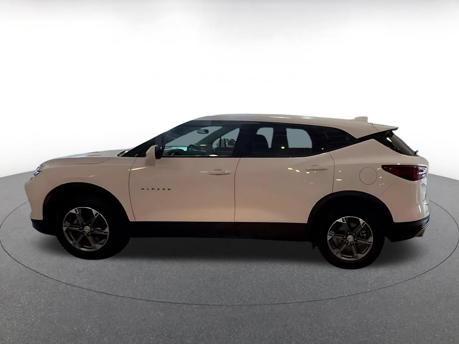 Used 2025 Chevrolet Blazer LT FWD image 8