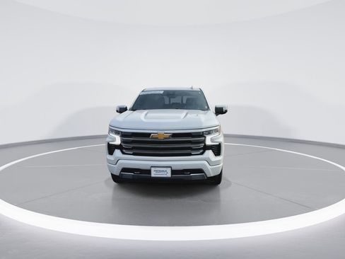 Used 2023 Chevrolet Silverado 1500 High Country w/ High Country Premium Package image 3