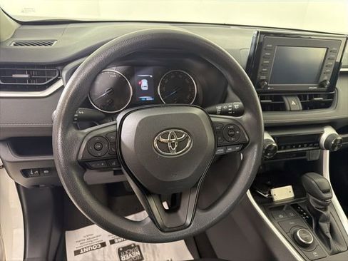 Used 2022 Toyota RAV4 LE AWD/4WD image 12