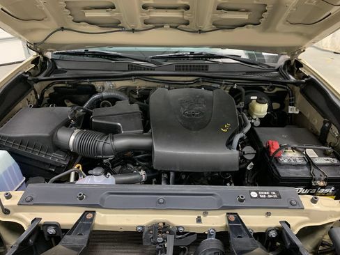 Used 2016 Toyota Tacoma TRD Sport w/ Premium & Technology Package AWD/4WD image 16
