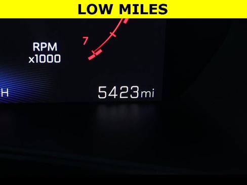 Used 2024 Chevrolet Colorado Z71 w/ Z71 Convenience Package 2 image 9