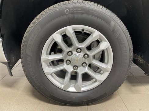 Used 2023 Chevrolet Silverado 1500 LT AWD/4WD image 7