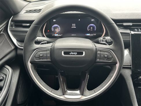 Used 2023 Jeep Grand Cherokee L Laredo image 26