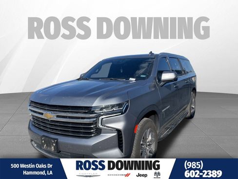 Used 2022 Chevrolet Suburban LT w/ Luxury Package image 1