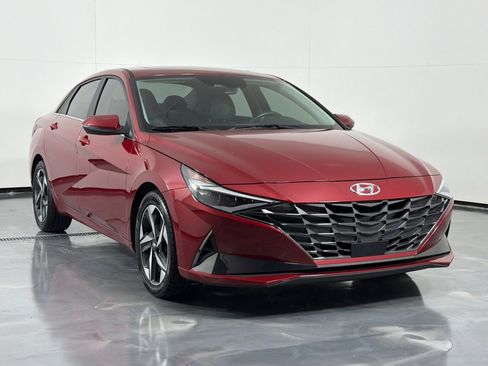 Used 2023 Hyundai Elantra Limited w/ Cargo Package FWD image 3
