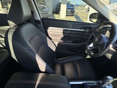 Used 2023 Nissan Altima 2.5 SR w/ SR Premium Package image 10