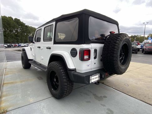 Used 2020 Jeep Wrangler Unlimited Sahara image 7
