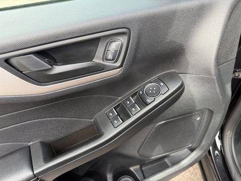 Used 2022 Ford Escape SE FWD image 19