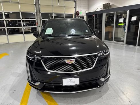 Used 2025 Cadillac XT6 Luxury FWD image 3