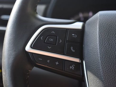 Used 2025 Toyota Highlander LE FWD image 15