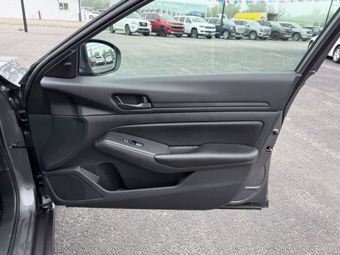Used 2023 Nissan Altima 2.5 S FWD image 18