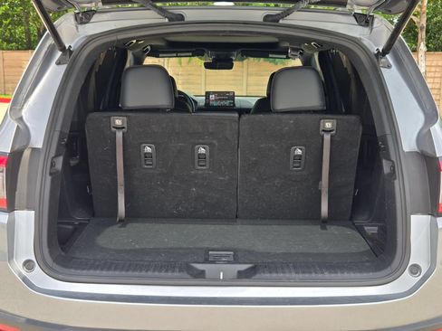 Used 2025 Honda Pilot TrailSport image 24