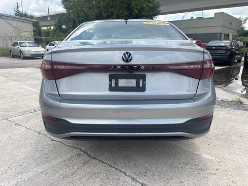 Used 2025 Volkswagen Jetta SE FWD image 4