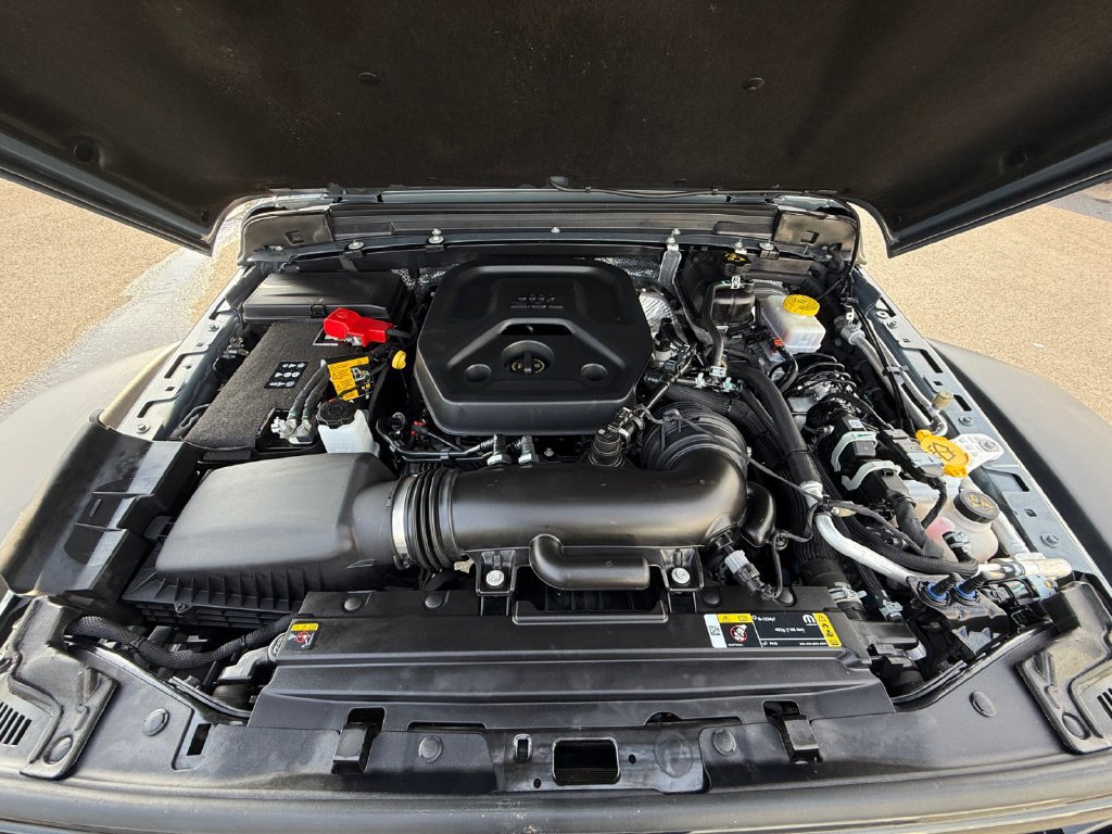 Used 2025 Jeep Wrangler Unlimited Sport AWD/4WD image 27