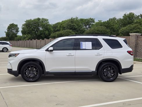 Certified 2025 Honda Pilot Touring image 5