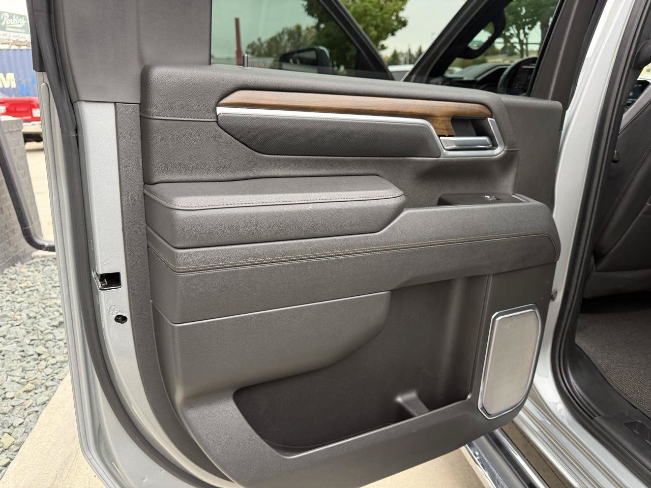 Used 2025 Chevrolet Silverado 3500 High Country w/ High Country Premium Package AWD/4WD image 15