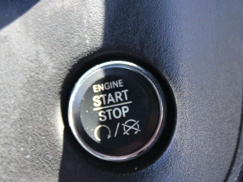 Used 2014 Dodge Challenger SXT RWD image 32