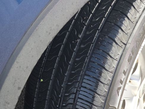 Used 2022 Cadillac XT4 Luxury w/ Cold Weather Package image 9