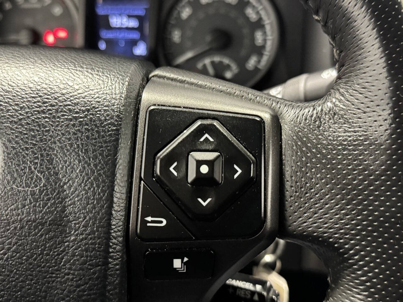 Used 2017 Toyota Tacoma TRD Sport w/ Tow Package AWD/4WD image 19