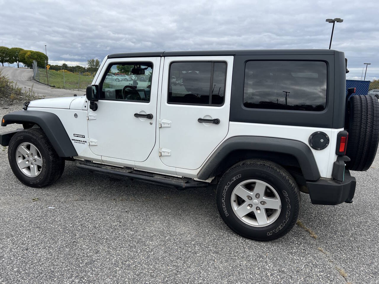 Used 2017 Jeep Wrangler Unlimited Sport w/ Quick Order Package 24S AWD/4WD image 4