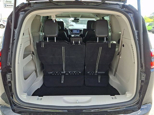 Used 2024 Chrysler Pacifica Touring-L FWD image 28