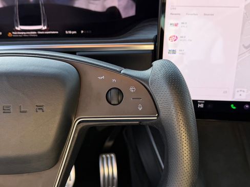 Used 2022 Tesla Model X image 18