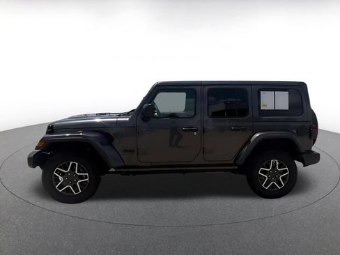 Used 2025 Jeep Wrangler Unlimited Sahara AWD/4WD image 7