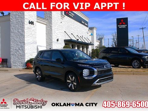 New 2026 Mitsubishi Outlander SE image 1