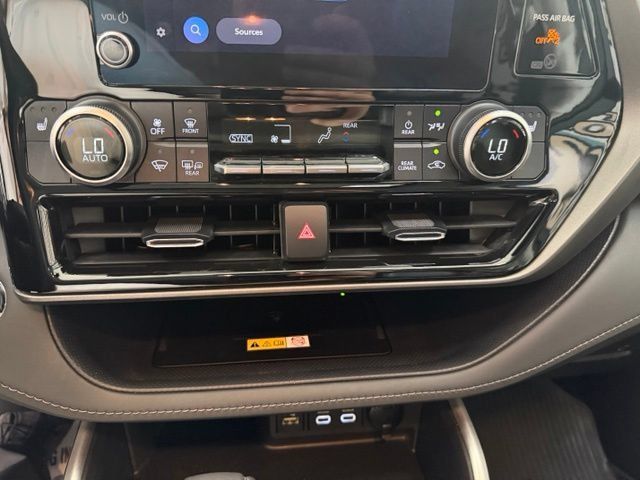 Used 2023 Toyota Highlander XLE AWD/4WD image 21