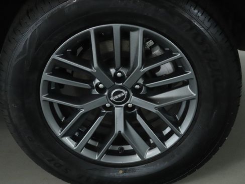 Used 2024 Nissan Rogue S image 39