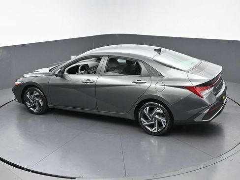 Used 2025 Hyundai Elantra SEL FWD image 48