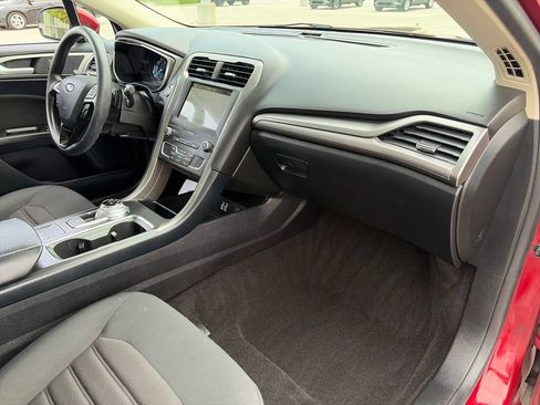 Used 2019 Ford Fusion SE FWD image 10