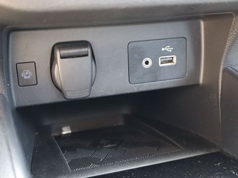 Used 2024 Nissan Versa SV FWD image 23